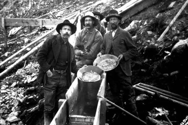 Gold Mining in Oregon for gold nuggets