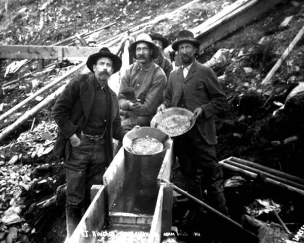 Gold Mining in Oregon for gold nuggets